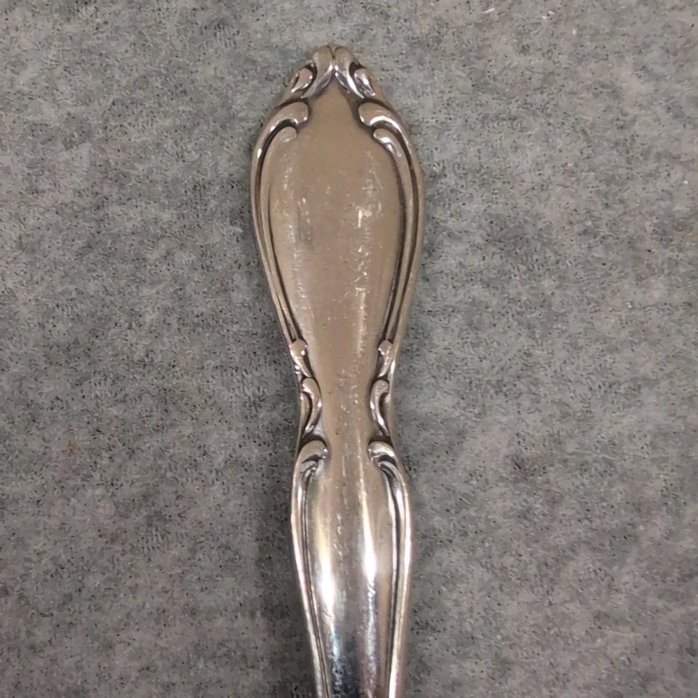 Oneida Stainless Steel Flat Handle Butter Spreader Scroll Pattern Flatware
